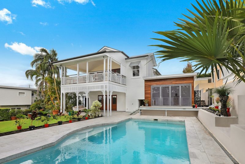 Casa com piscina e varanda gourmet