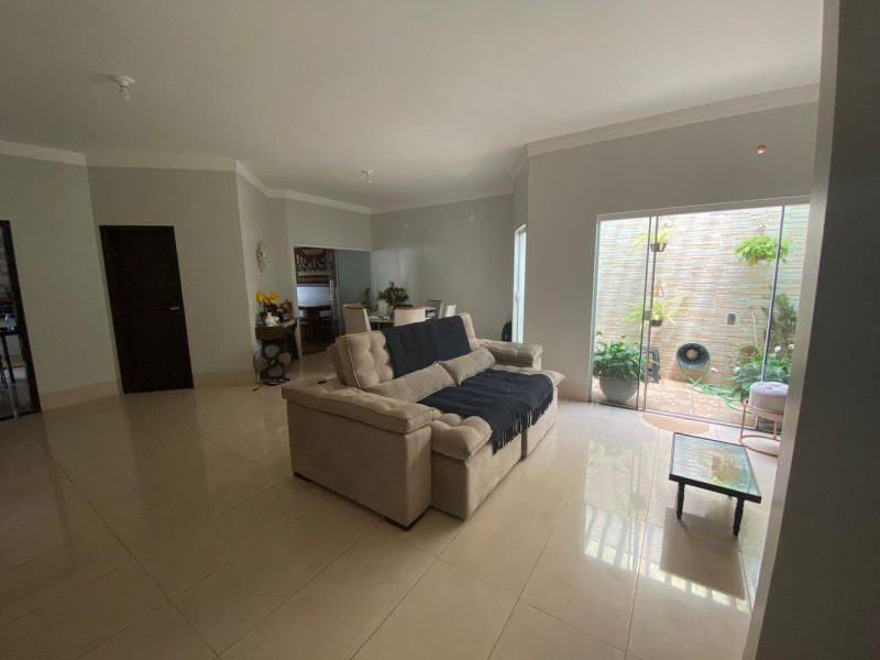 CASA À VENDA – BAIRRO FLAMBOYANTES