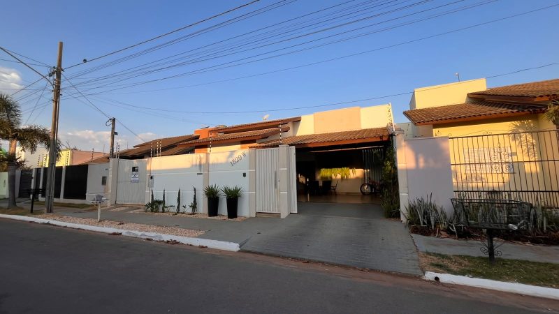 CASA À VENDA – BAIRRO FLAMBOYANTES
