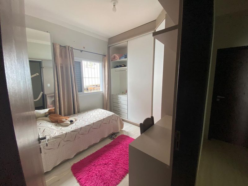 CASA À VENDA – BAIRRO FLAMBOYANTES