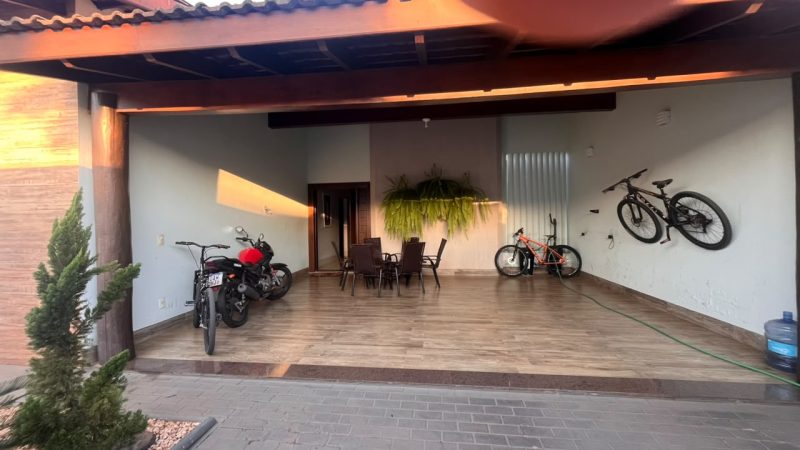 CASA À VENDA – BAIRRO FLAMBOYANTES