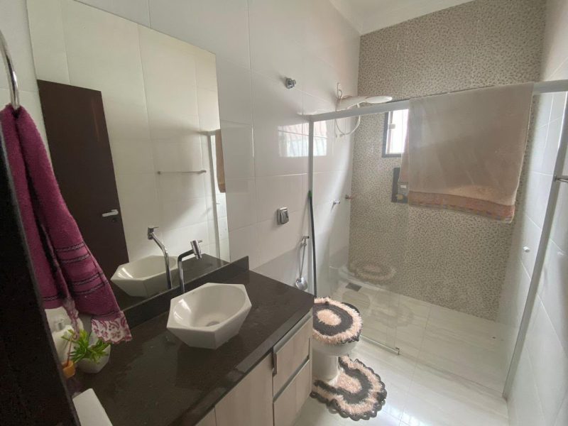 CASA À VENDA – BAIRRO FLAMBOYANTES