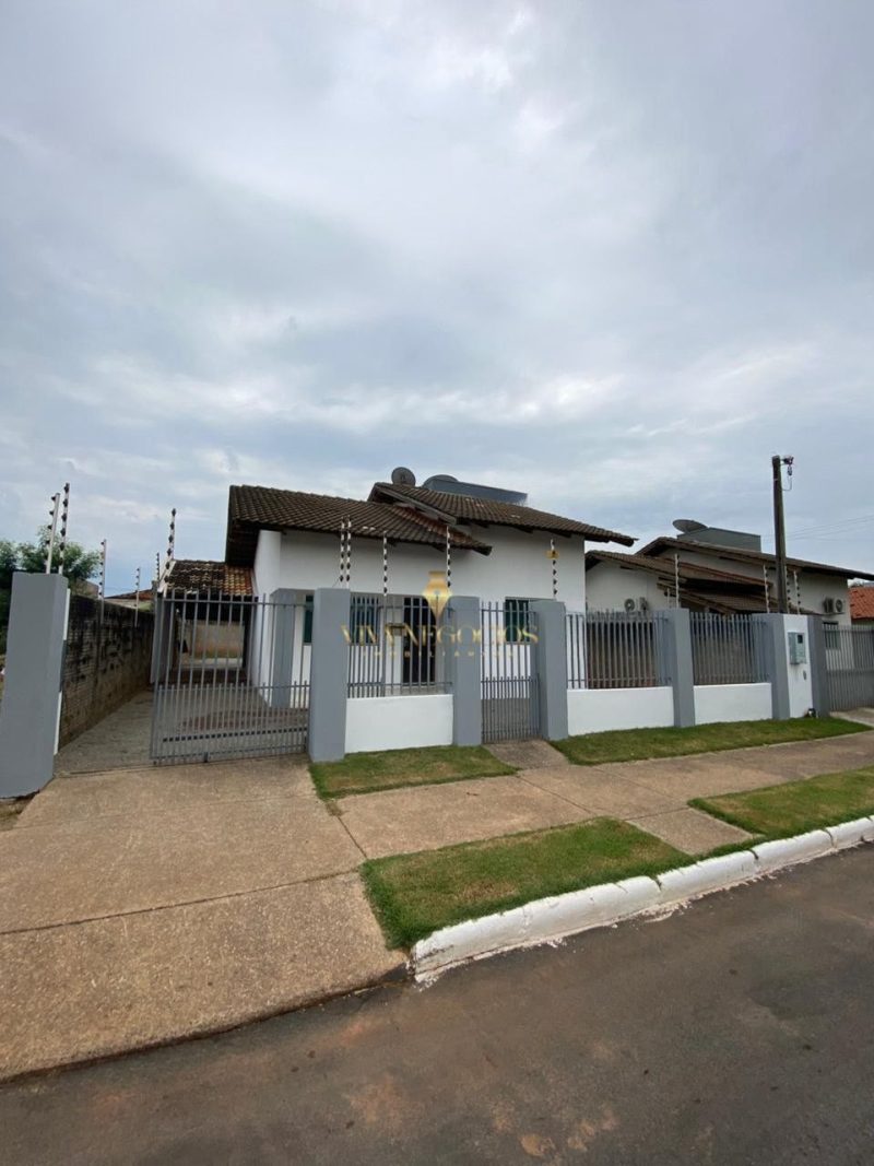 CASA Á VENDA - BAIRRO ARARA AZUL