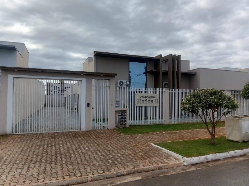 CASA EM CONDOMINIO PARA ALUGAR