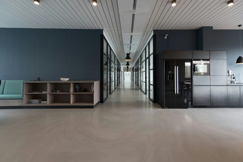 Sala comercial com recepção no centro