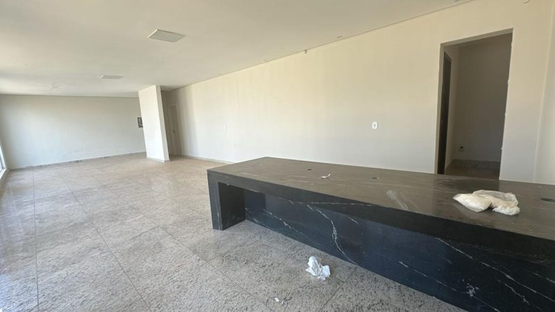 Barracão com sala comercial