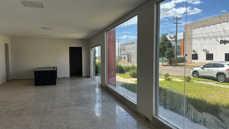 Barracão com sala comercial