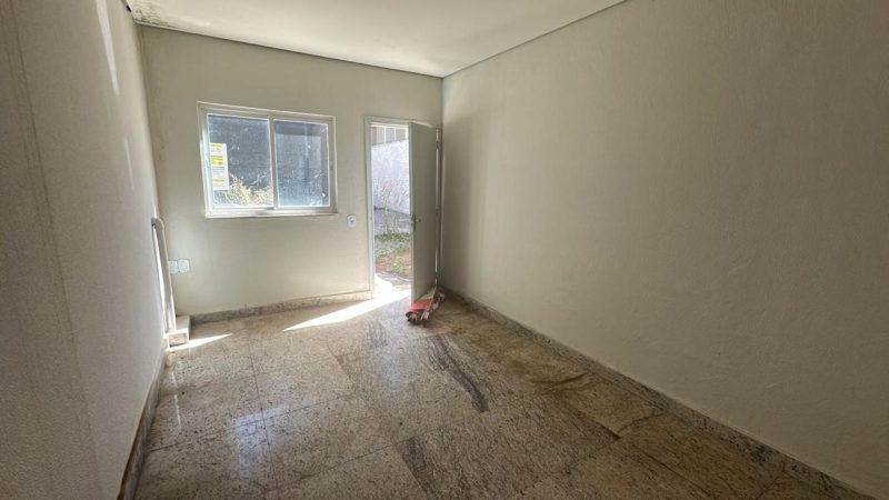 Barracão com sala comercial
