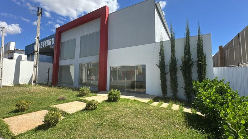 Barracão com sala comercial